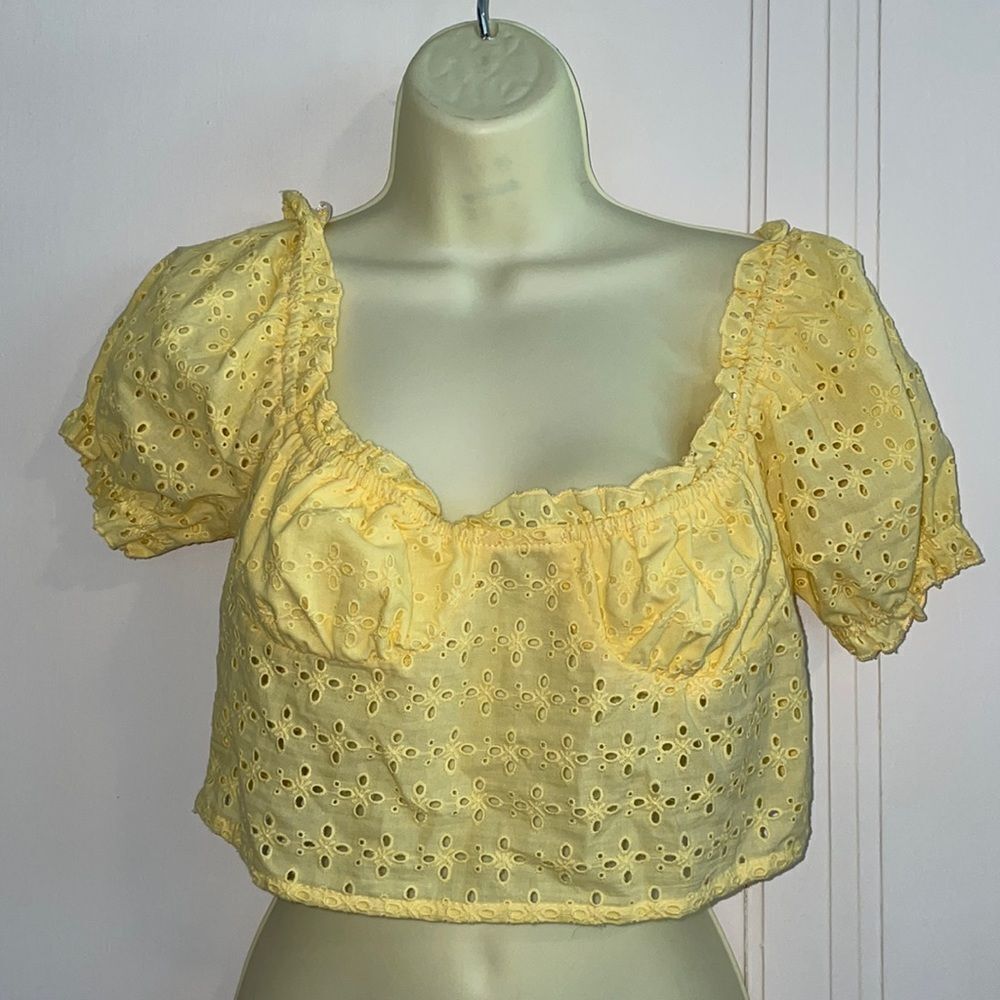 NWOT Love Tree Boho Peasant yellow cotton eyelet cropped blouse/puff sleeves